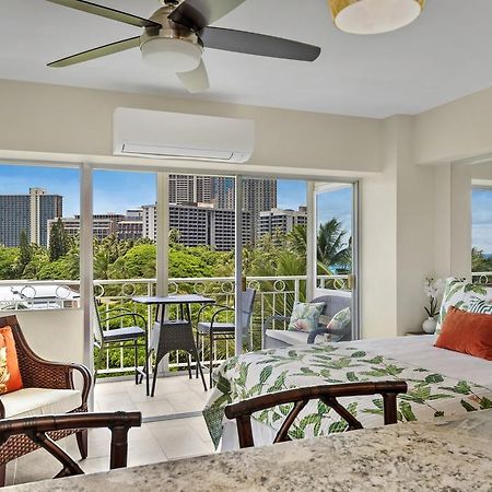 Апартаменты Waikiki Shore 515 Beachfront & Upgrade Гонолулу Экстерьер фото